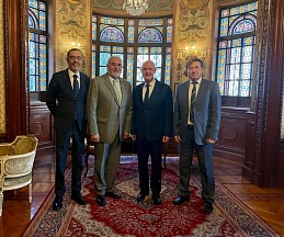 Reunión del Embajador con el Director de protocolo de la Cancillería uruguaya