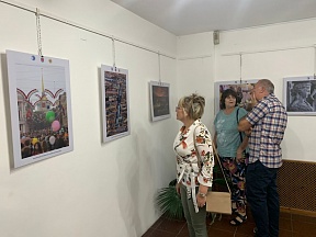 Sobre la exposición de fotos con motivo del 320 Aniversario de la fundación de San Petersburgo