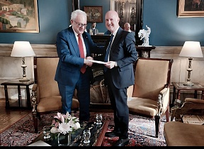Presentación de las cartas figuradas del Embajador de Rusia en Uruguay
